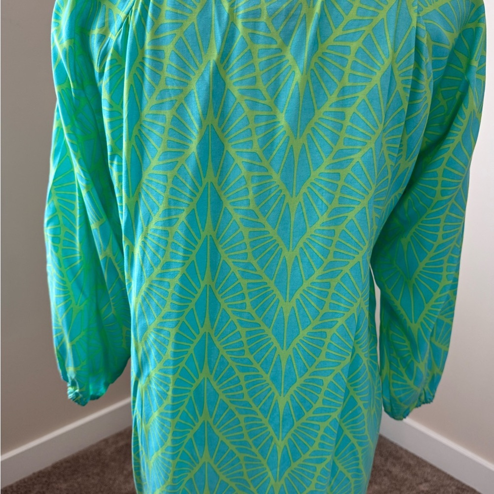 Beautiful Escapada Green Leaf Pattern Women's Top - image 2